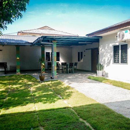 Adorable 3-Bedroom Home With Pool, Wi-Fi And Bbq Rembau Luaran gambar